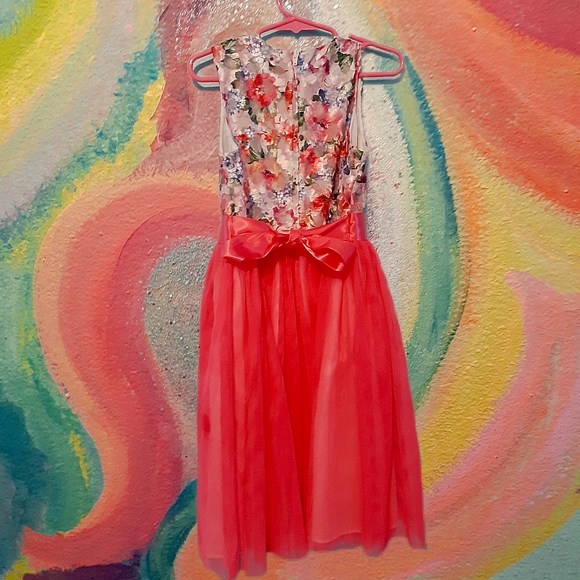 Beautifully Detailed Bonnie Jean Size 8 dress - Picture 3 of 4